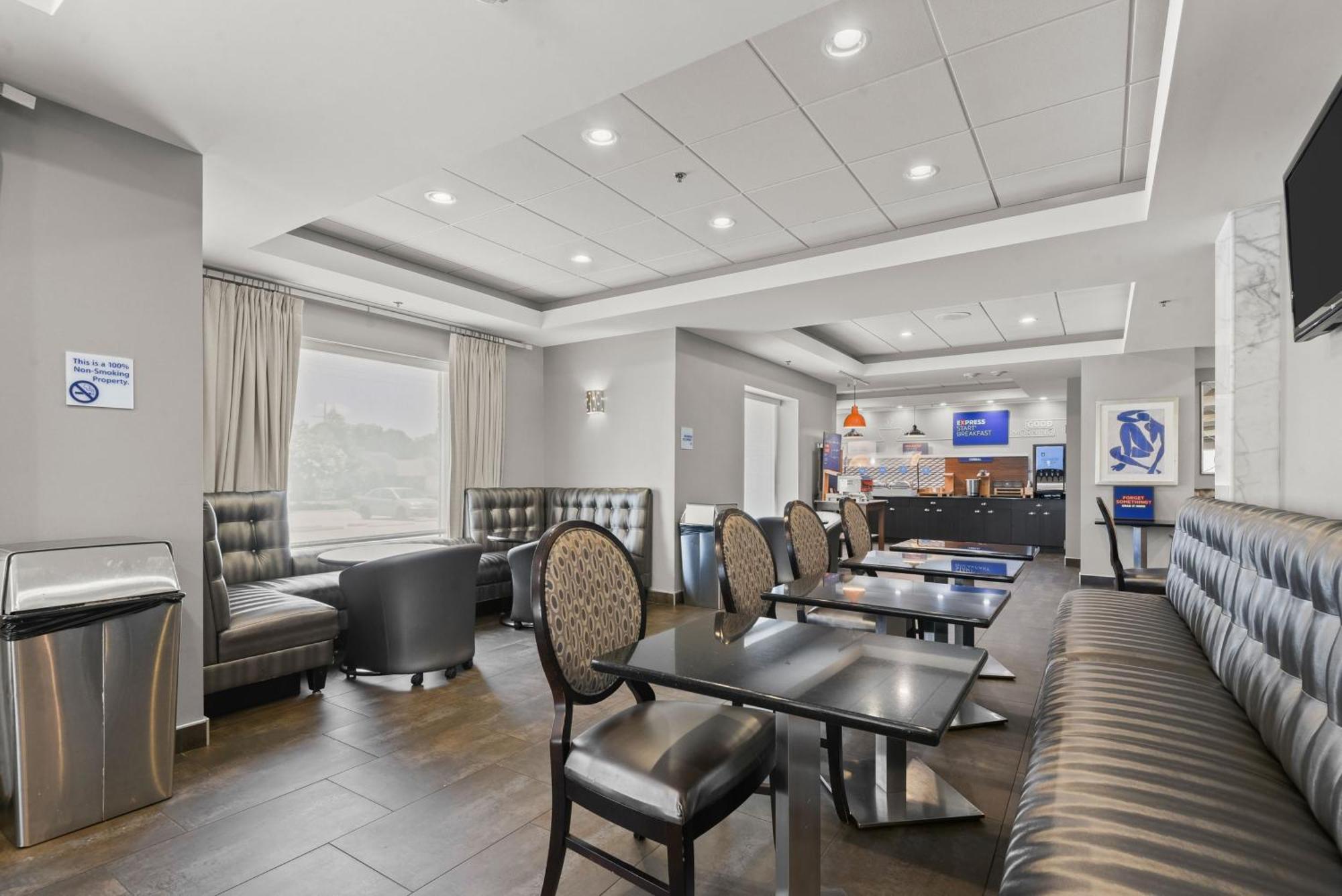 Holiday Inn Express & Suites Gonzales By Ihg Exterior photo
