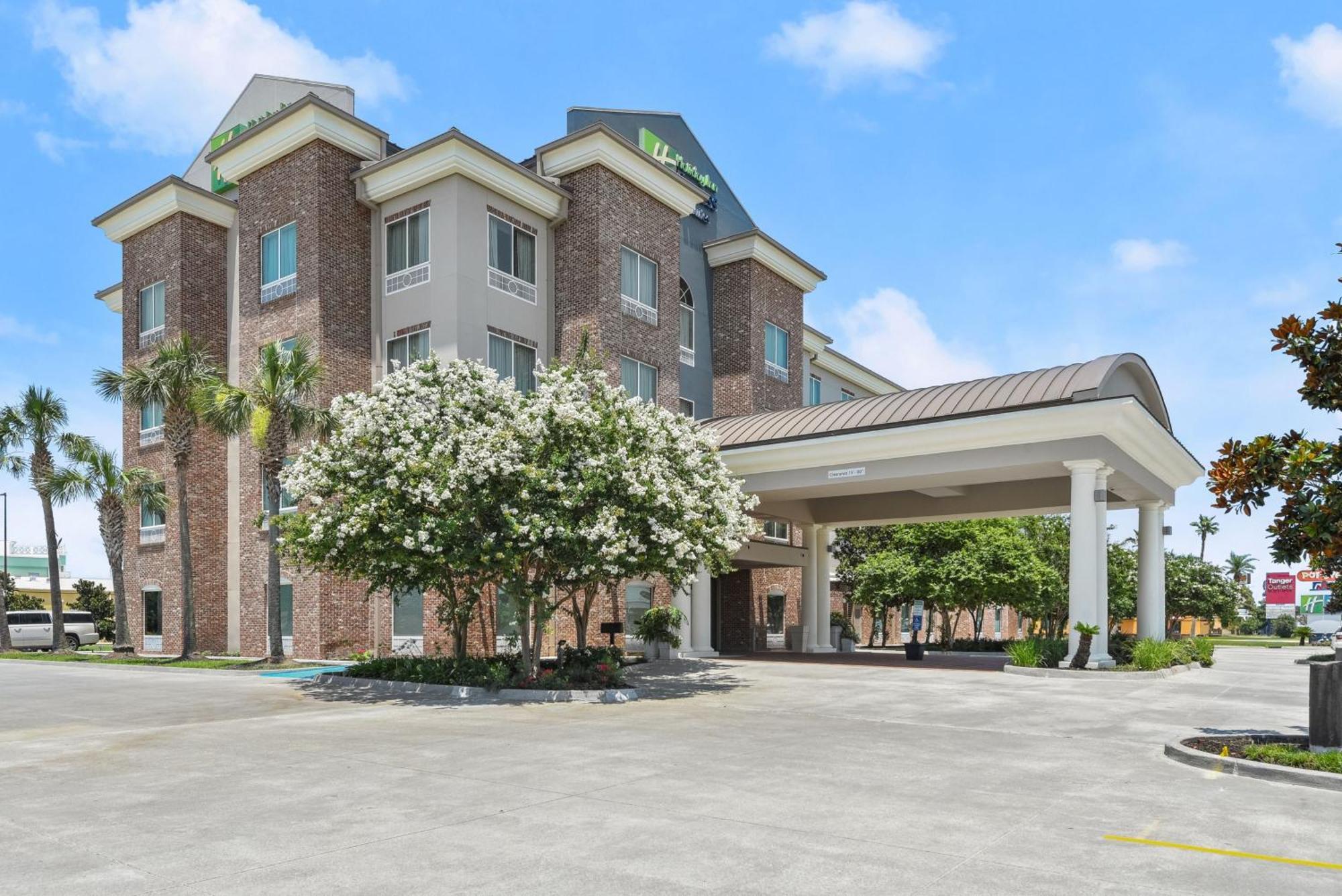 Holiday Inn Express & Suites Gonzales By Ihg Exterior photo